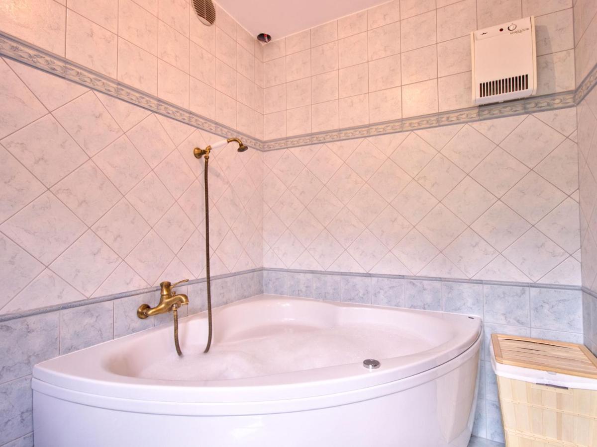 Family Apartment Rihter Črni Kal Kültér fotó